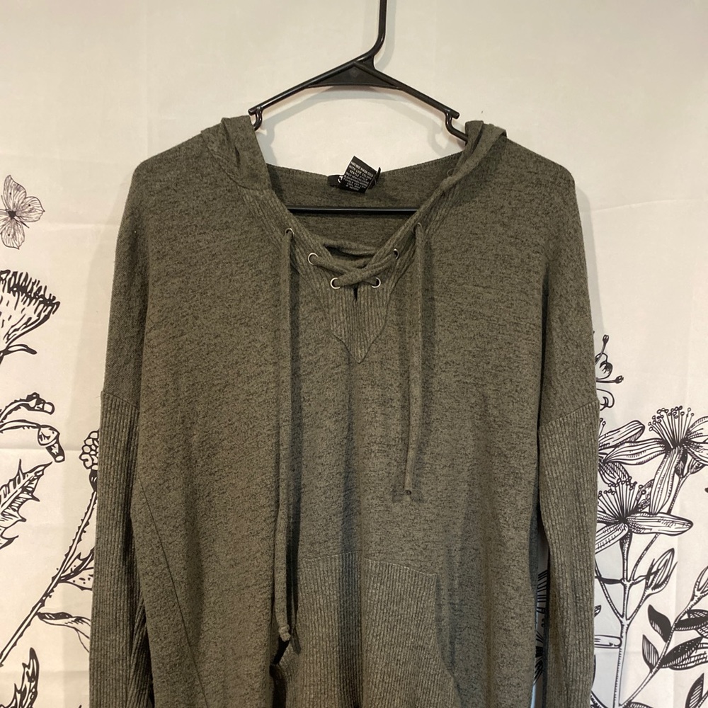 Long sleeve sweater with hood